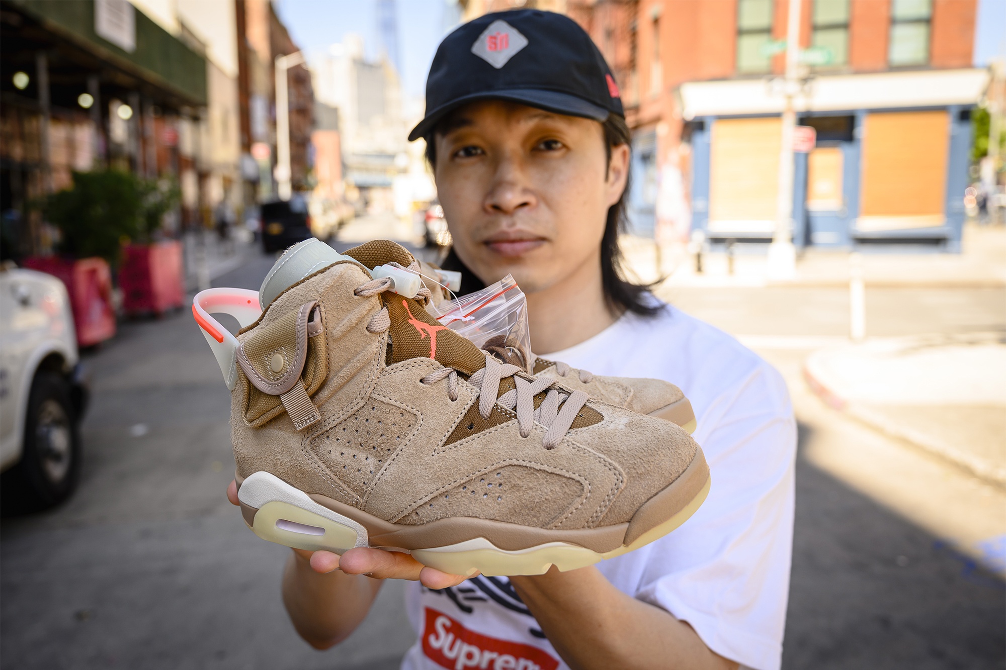 Kiem hon 1 trieu USD nho ban giay Air Jordan, Yeezy trong mua dich hinh anh