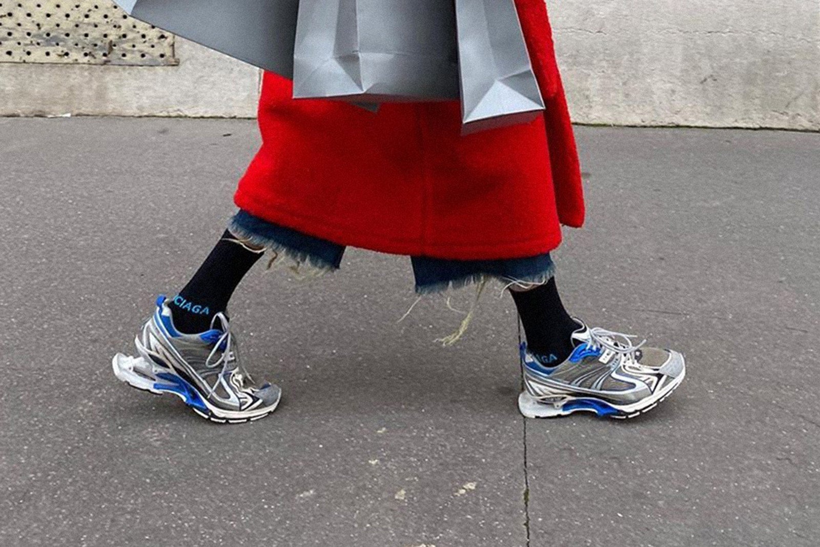 Balenciaga bi che giay xau anh 1