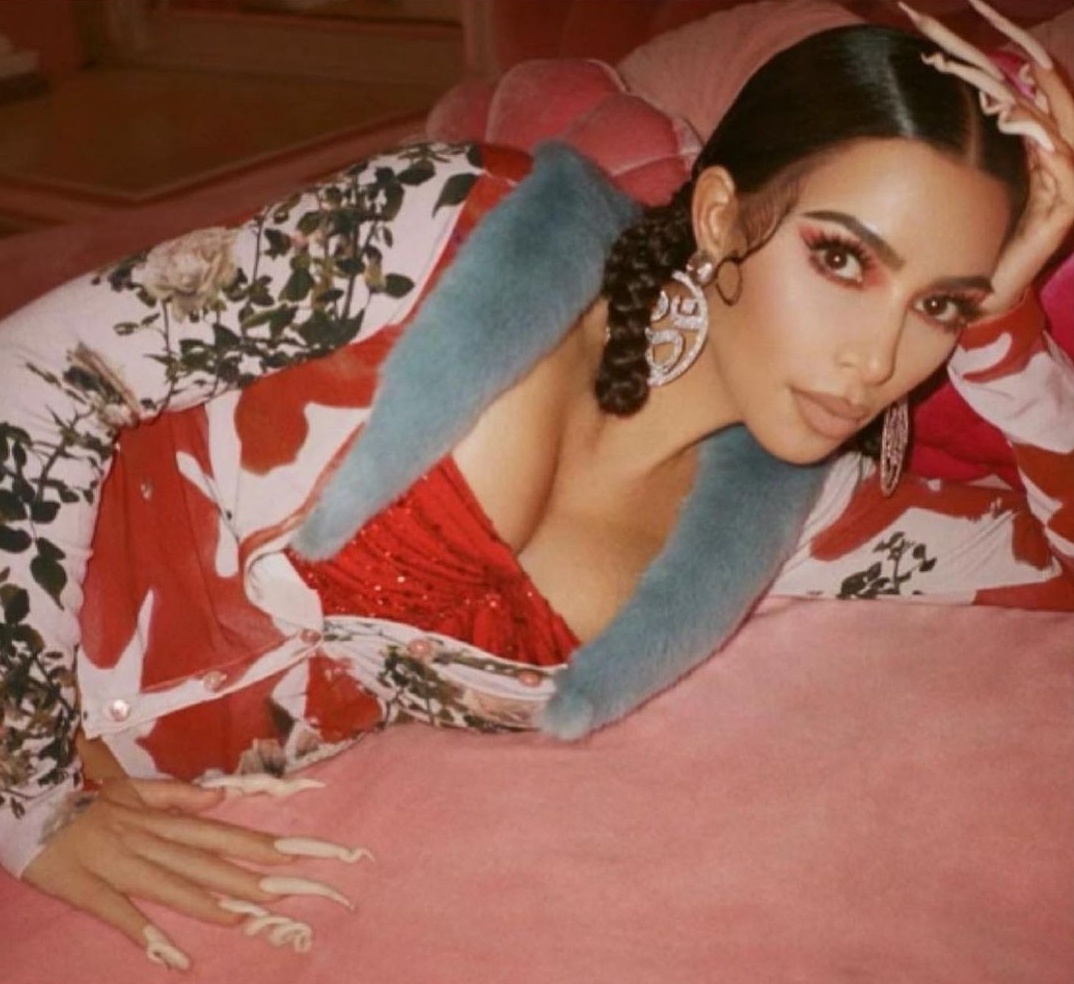 Kim Kardashian bị chỉ trích ảnh 1 Kim Kardashian bi chi trich anh 1