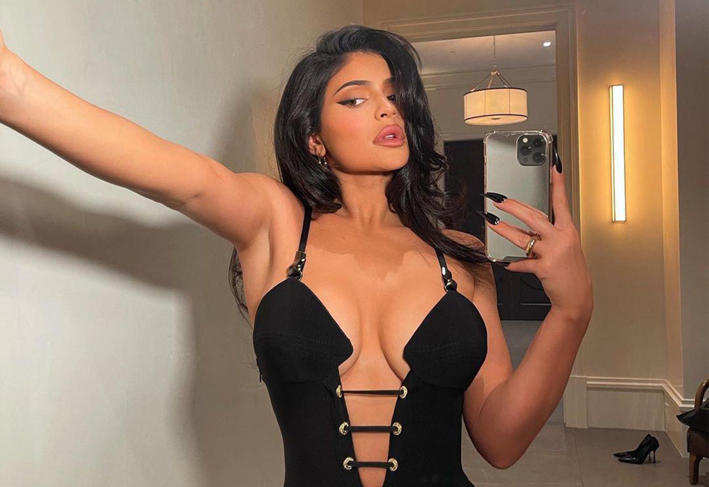 Kylie Jenner mac do 18.000 USD duoc san xuat nam 1992 hinh anh