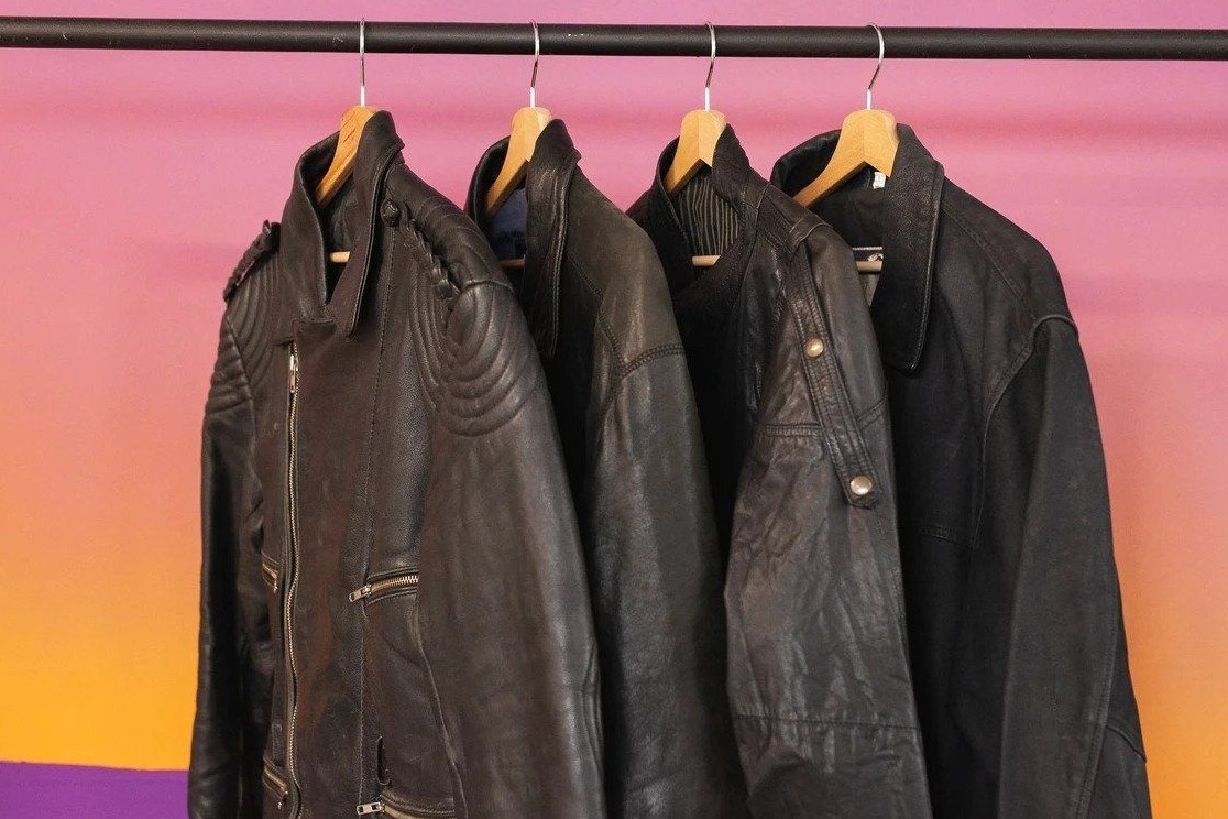 Ban co treo quan ao dung cach? hinh anh