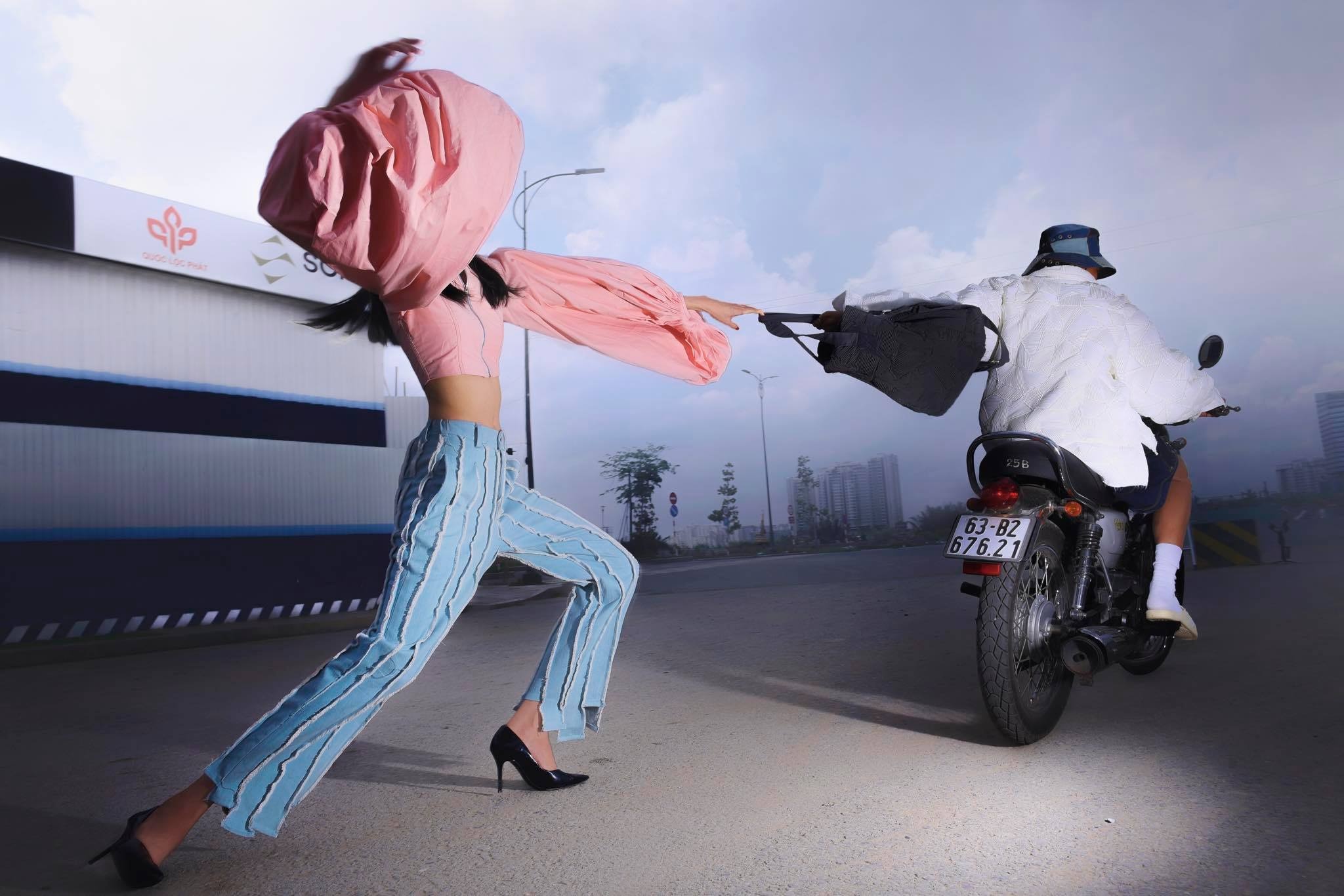 Dan canh cuop o TP.HCM va nhung bo anh thoi trang gay tranh cai hinh anh