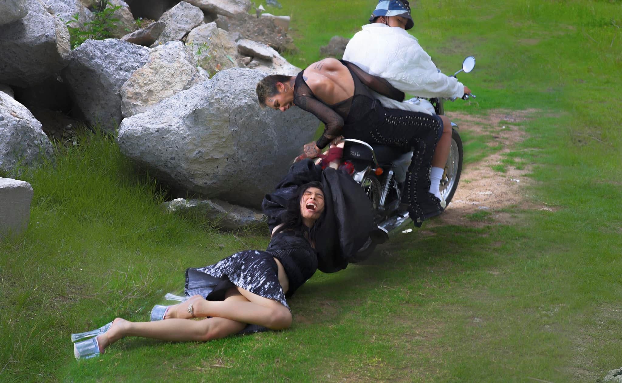 Bo anh gay tranh cai anh 3