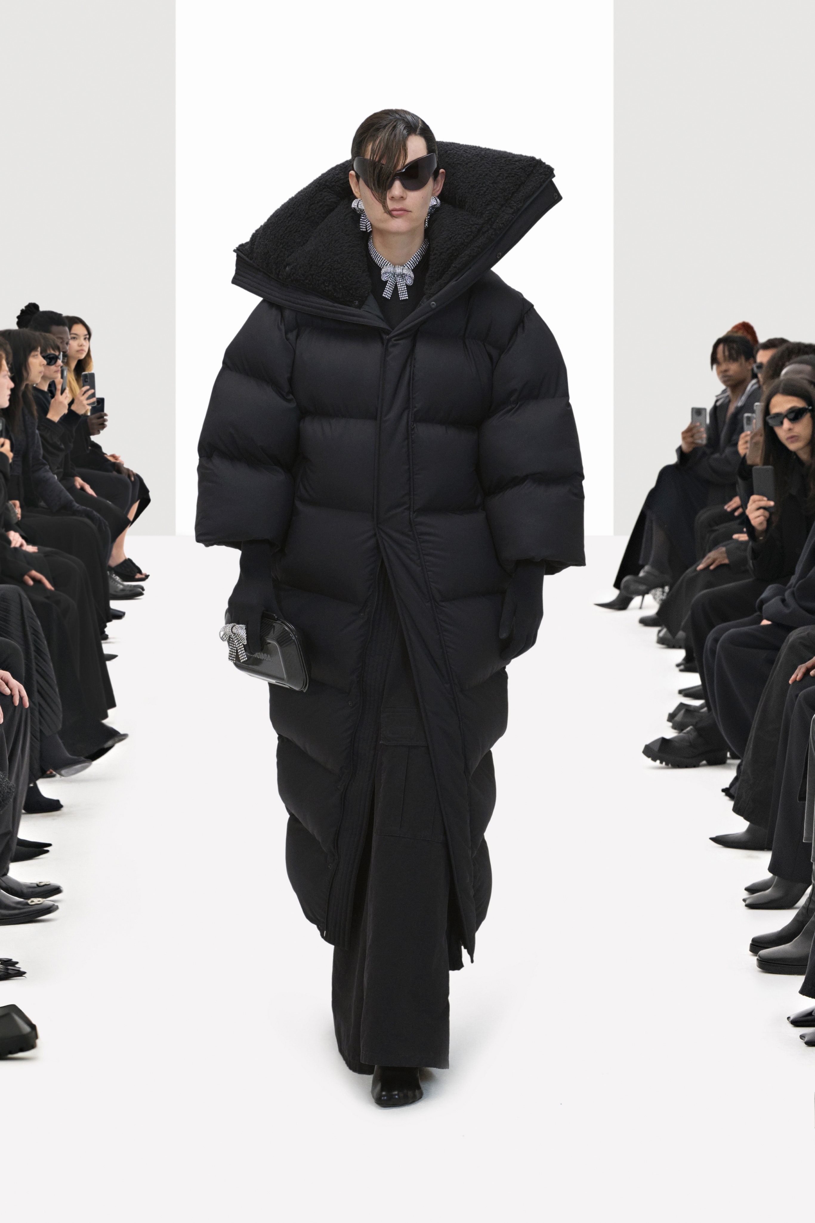 Balenciaga lang xe lan di cho anh 23