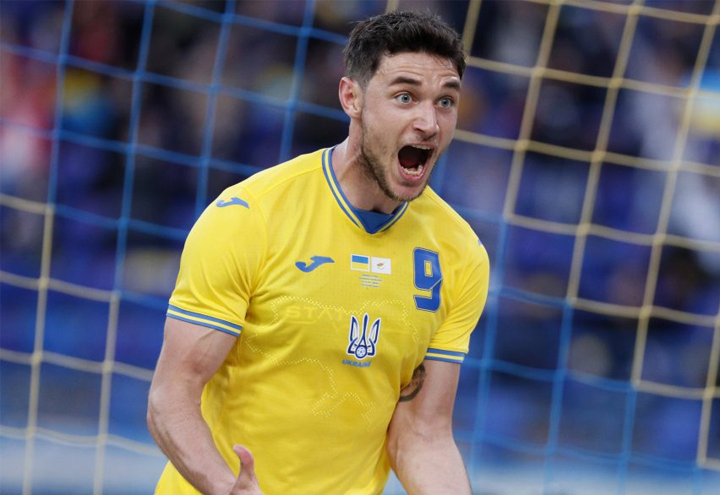 Ao dau cua doi tuyen Ukraine co thong diep dac biet hinh anh