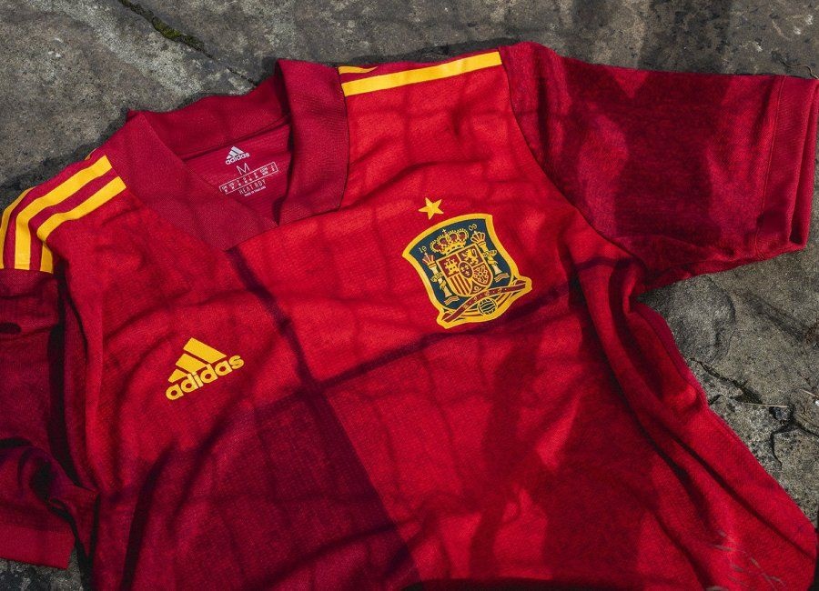 Heidi Klum cắt áo đấu đội tuyển Đức ảnh 4 Heidi Klum cat ao dau doi tuyen Duc anh 4