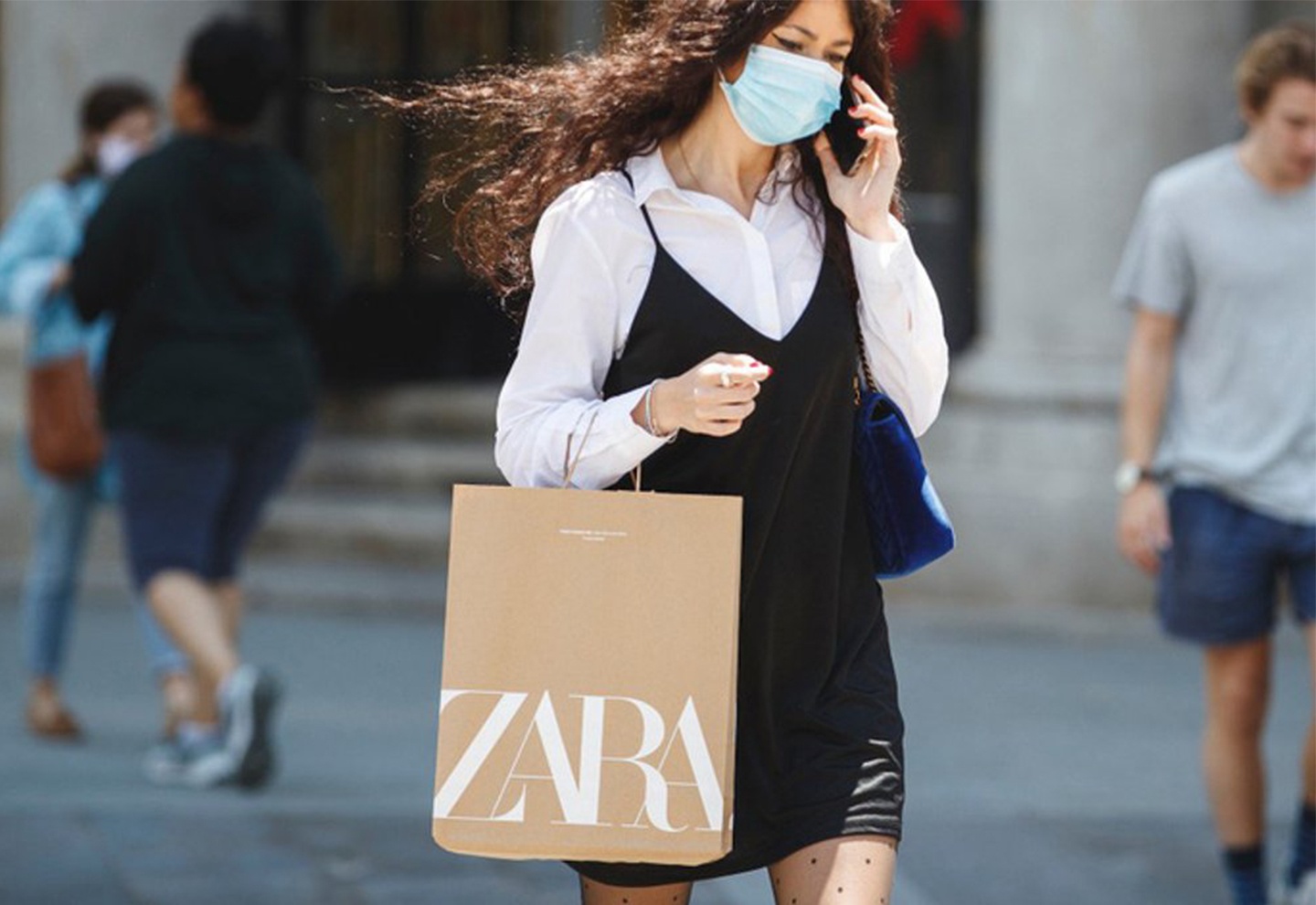 Nha thiet ke Zara bi sa thai vi phat ngon nhay cam hinh anh