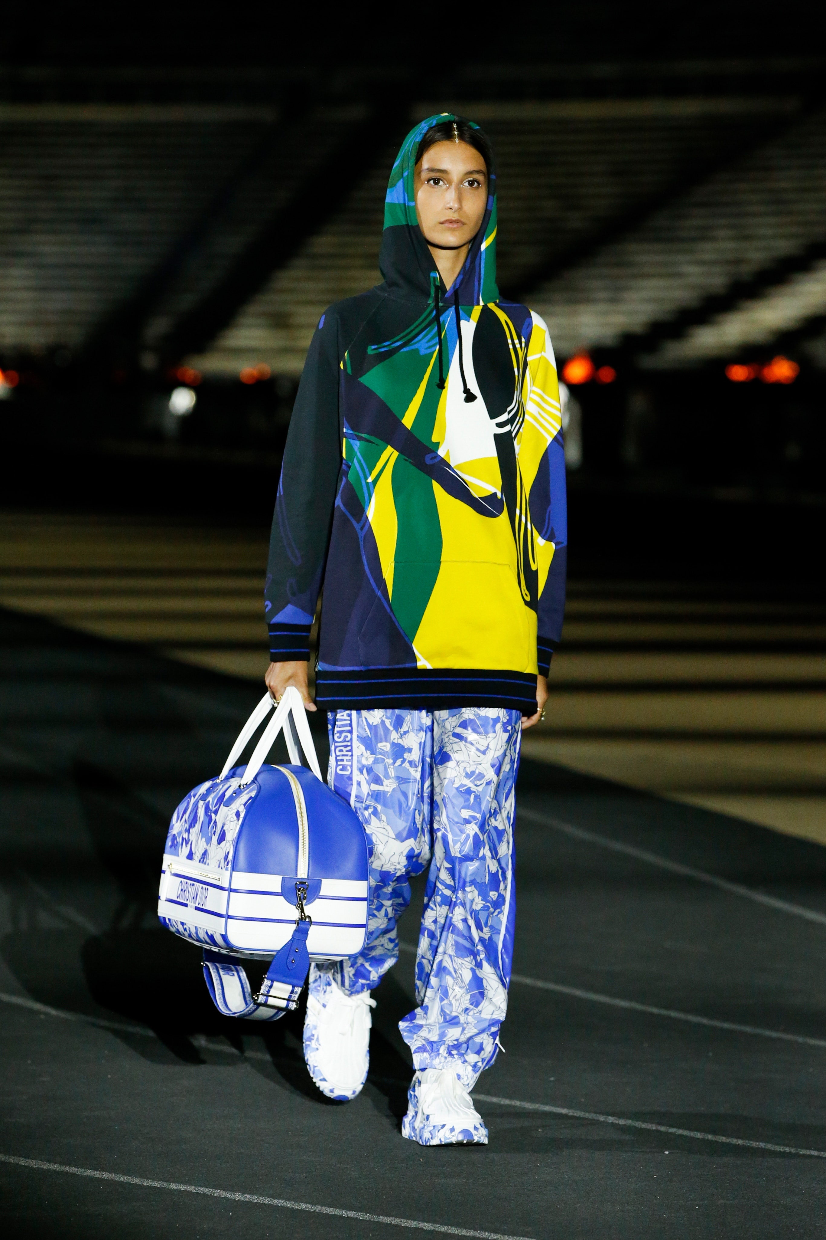 Show thoi trang Louis Vuitton anh 23