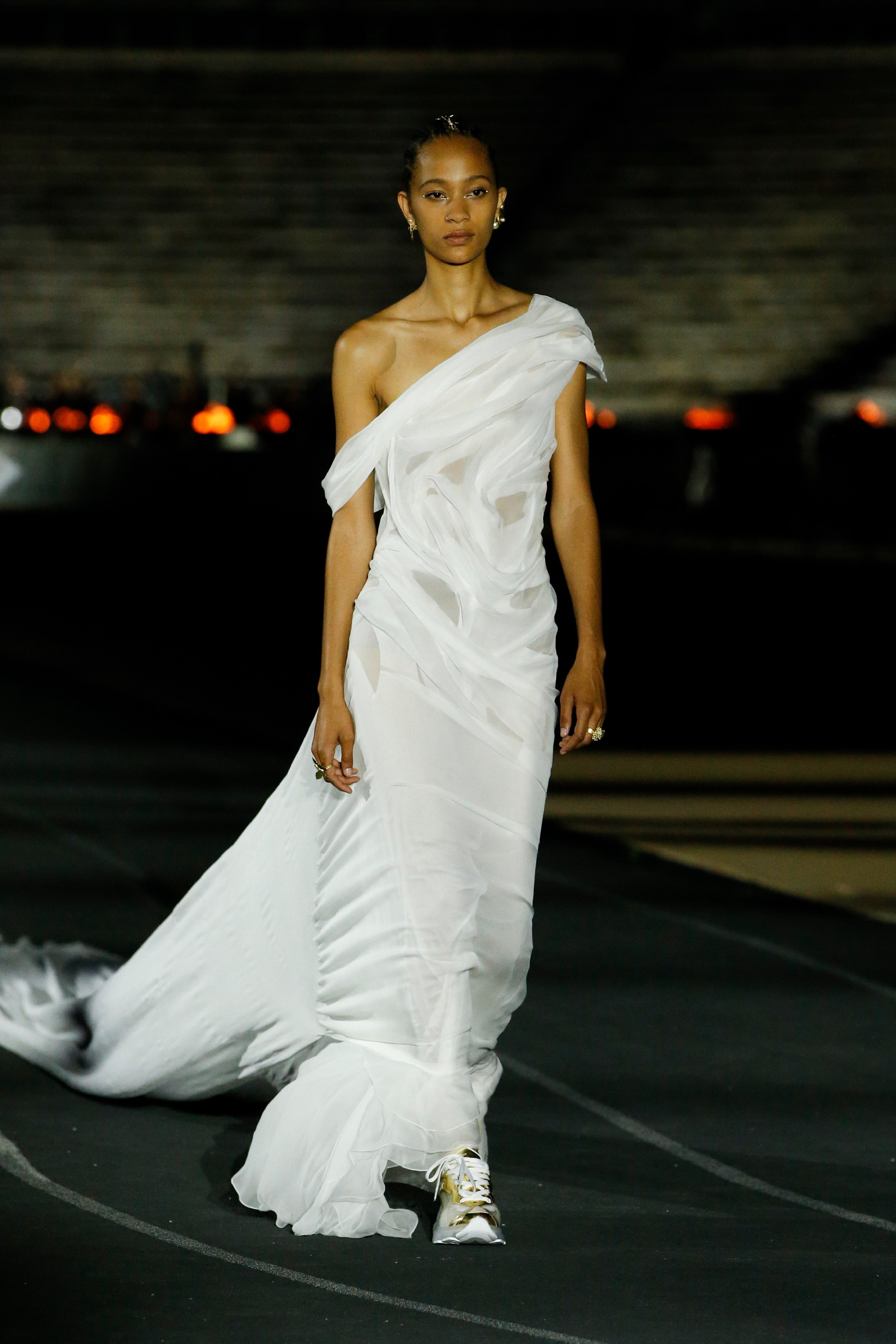 Show thoi trang Louis Vuitton anh 25