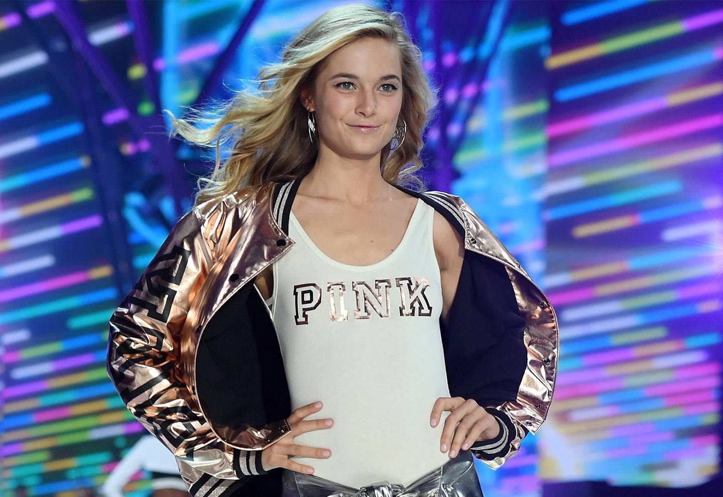 Nguoi mau Victoria's Secret tung bi lam dung tinh duc hinh anh