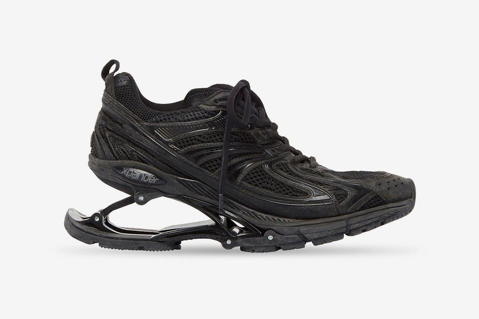 Ao bao ho cua Balenciaga anh 3