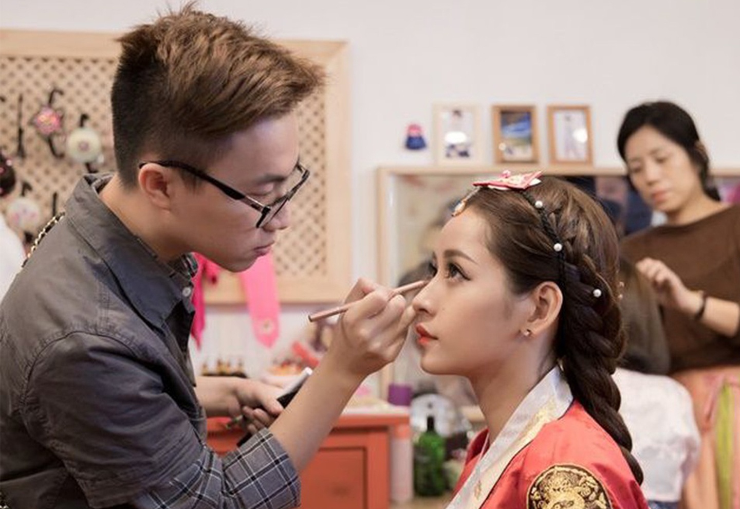 Chuyen gia trang diem Hiwon: 'Chi Pu khong kho tinh' hinh anh