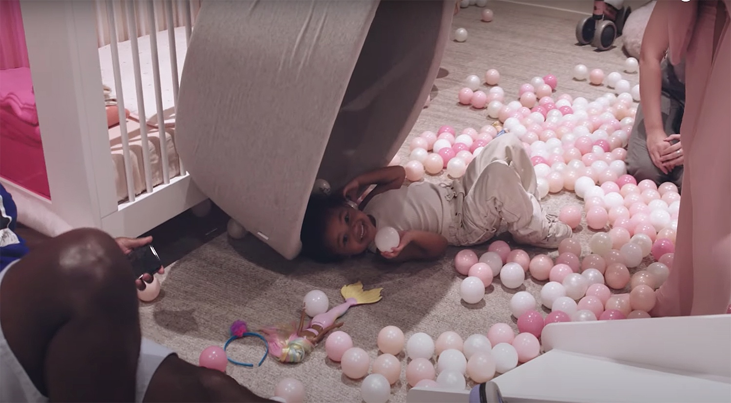 Kylie Jenner mở thương hiệu cho con gái ảnh 3 Kylie Jenner mo thuong hieu cho con gai anh 3