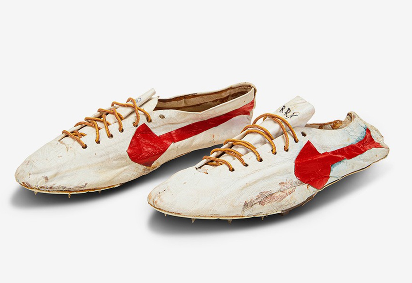 Giay Nike duoc ban gia mot trieu USD hinh anh