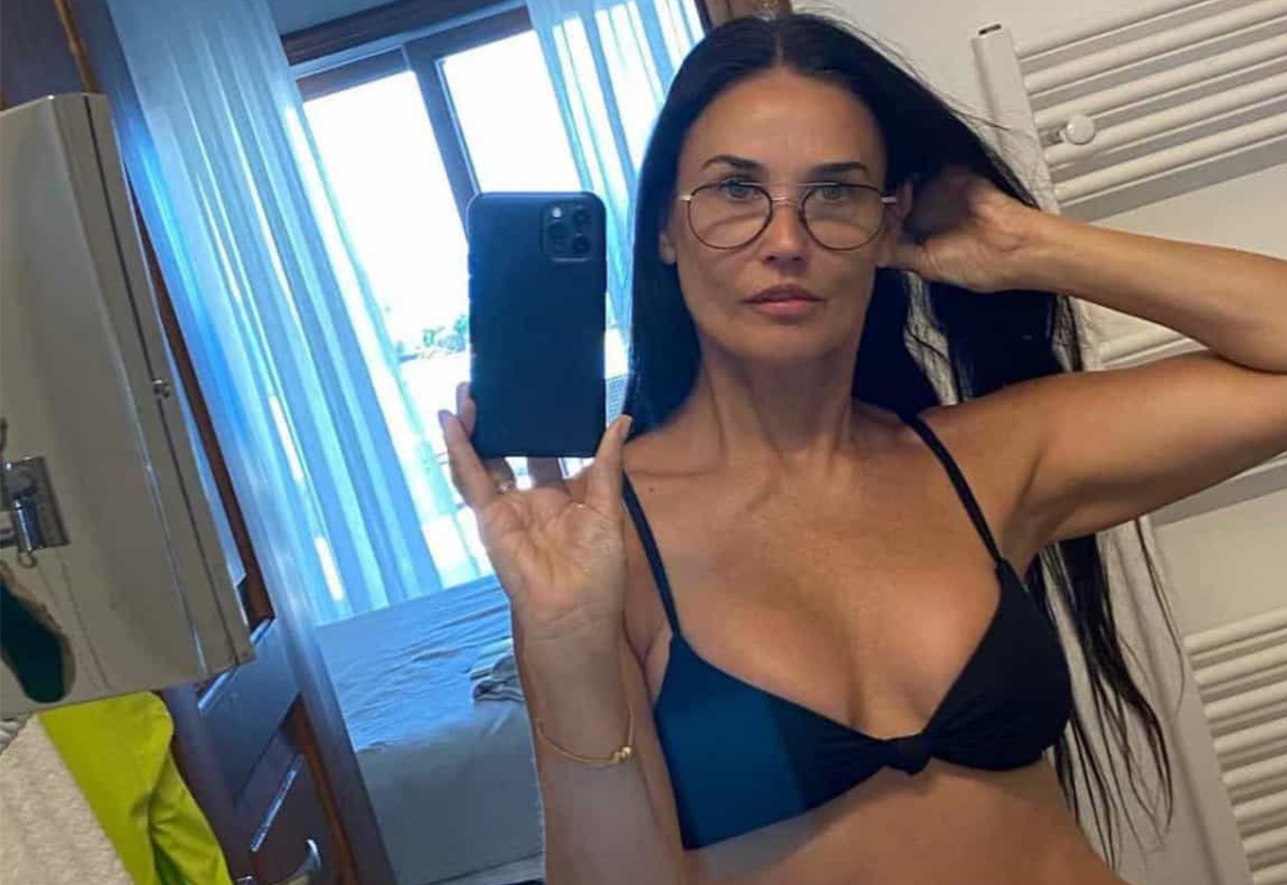 Demi Moore mac bikini goi cam o tuoi 58 hinh anh