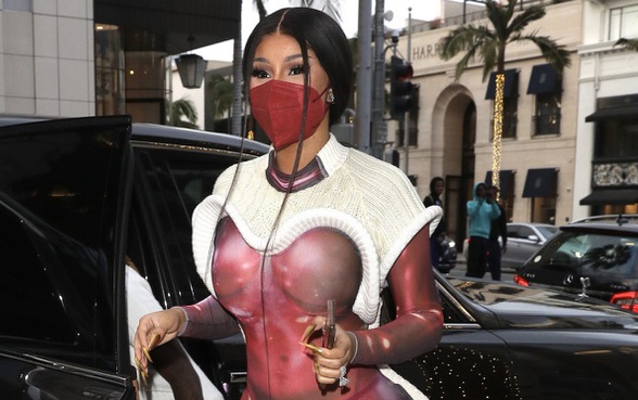 Bo vay dua Cardi B dung dau danh sach mac goi cam nhat 2021 hinh anh