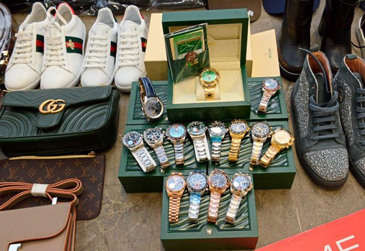 Gucci, Crocs bi lam gia nhieu nhat nam 2021 hinh anh