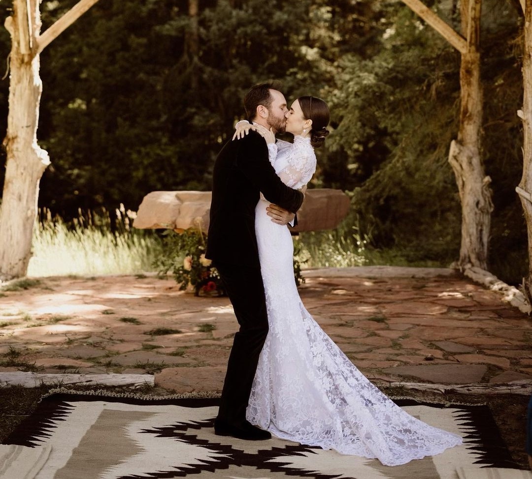 Váy cưới của Lily Collins ảnh 1 Vay cuoi cua Lily Collins anh 1