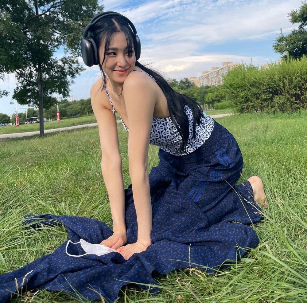 Tiffany dung hang Yeri anh 1