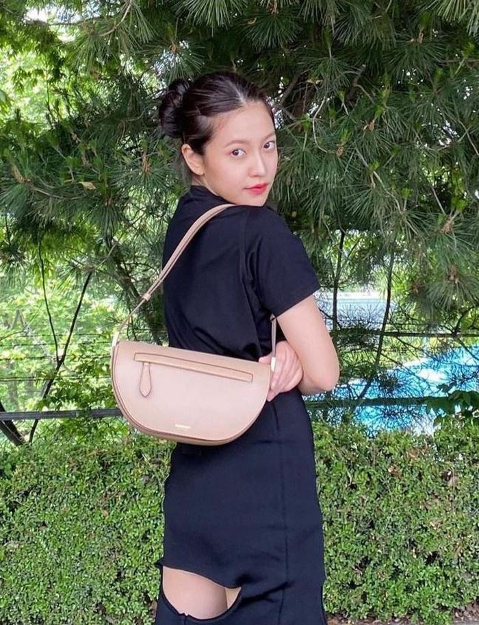 Tiffany dung hang Yeri anh 3