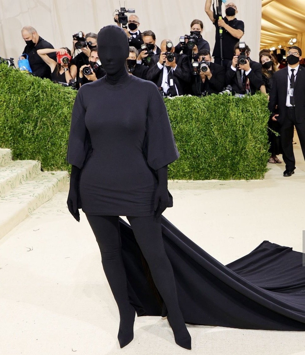 Mặc đồ giống Kim Kardashian  ảnh 1 Mac do giong Kim Kardashian anh 1