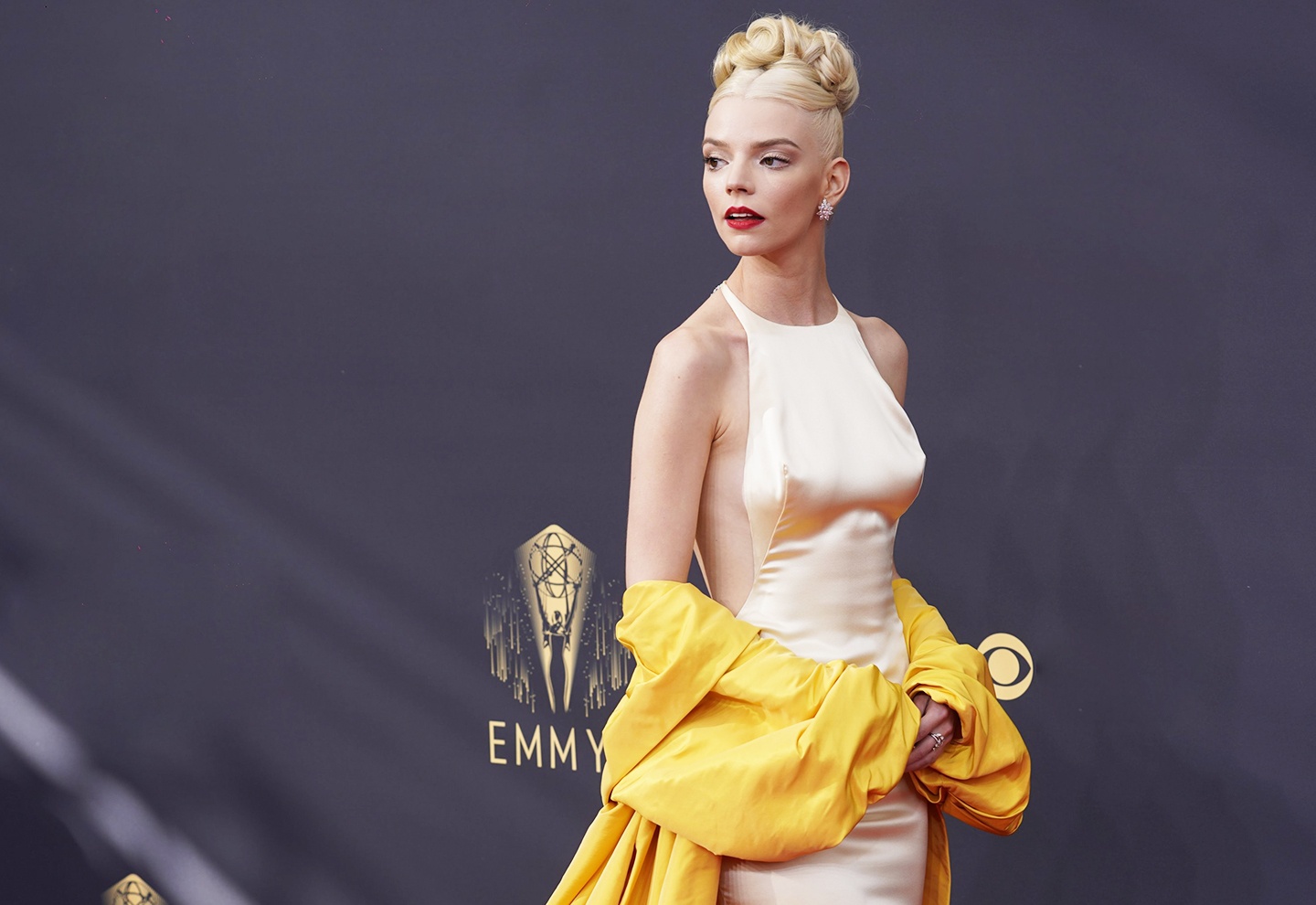 Phong cach bien tau cua Anya Taylor-Joy hinh anh