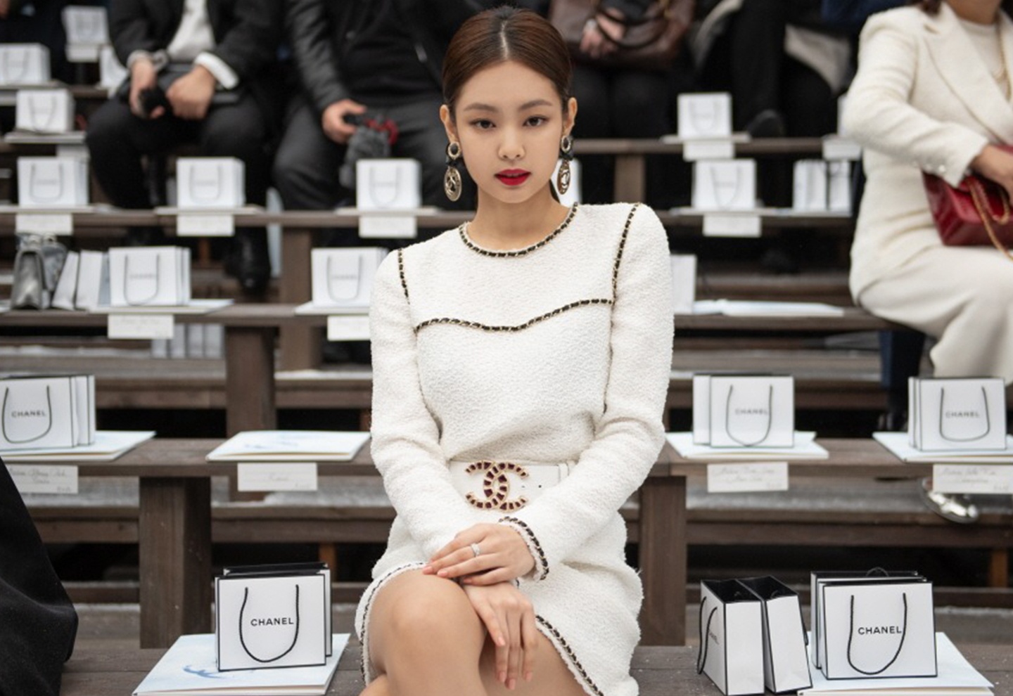 Dieu kien de duoc tham du tuan le thoi trang hinh anh