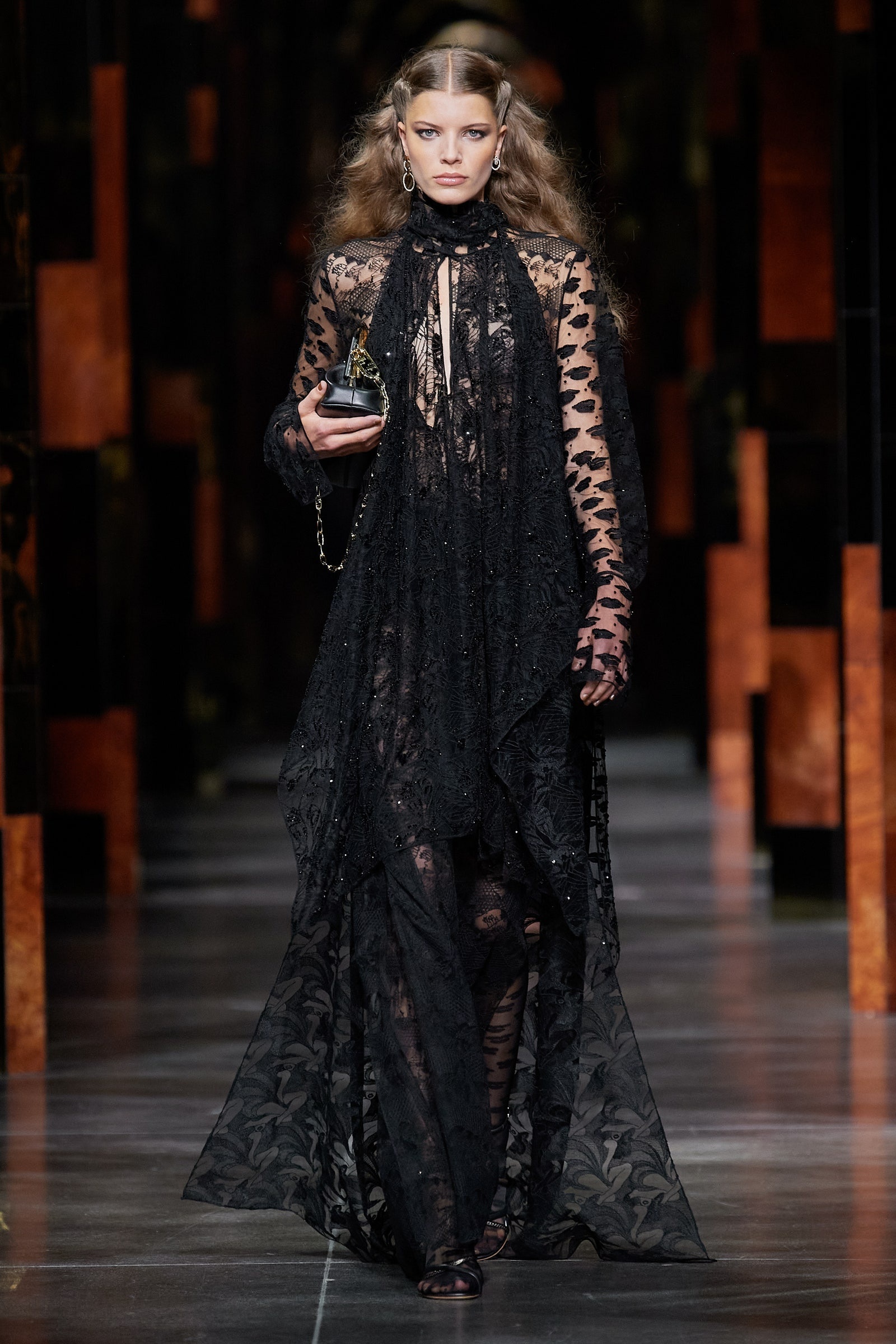 Show dien thoi trang Fendi anh 12