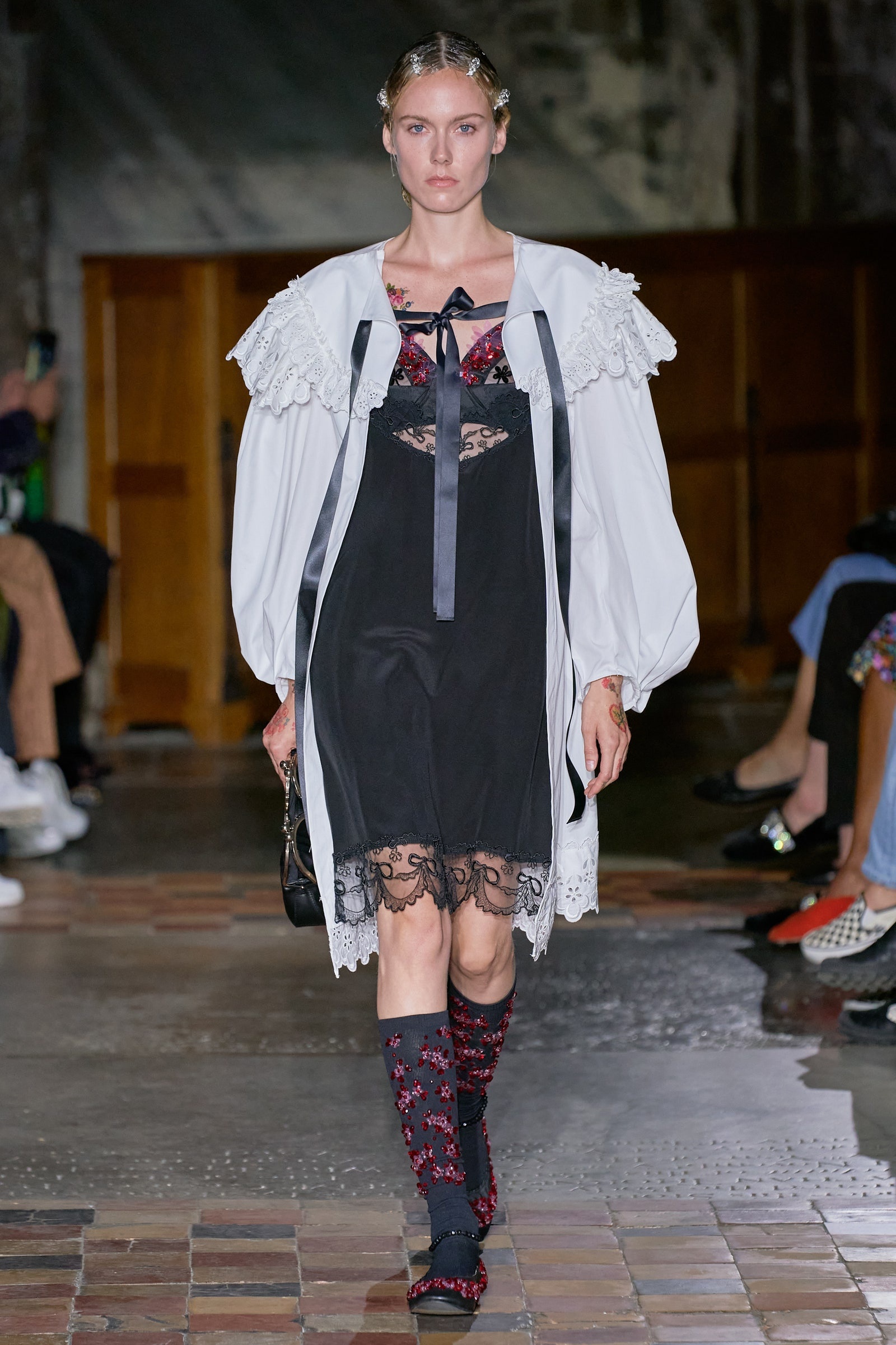 Show dien thoi trang Fendi anh 33