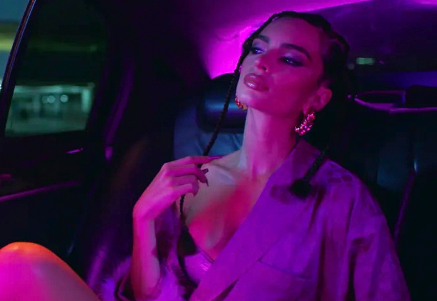 Show diễn Rihanna gây tranh cãi  ảnh 2 Show dien Rihanna gay tranh cai anh 2