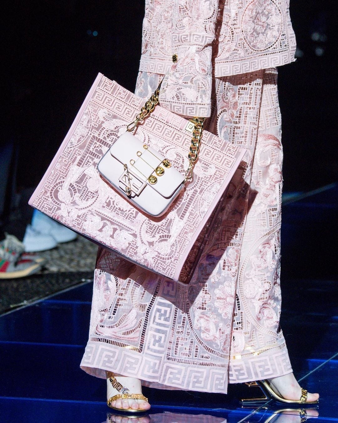 Versace ket hop Fendi anh 16