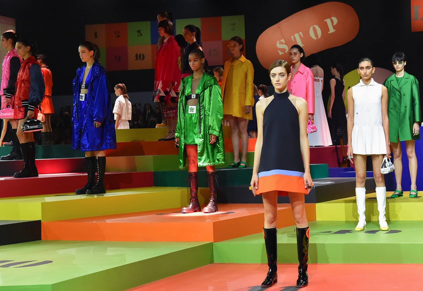 San dien an tuong trong show Dior, Burberry hinh anh