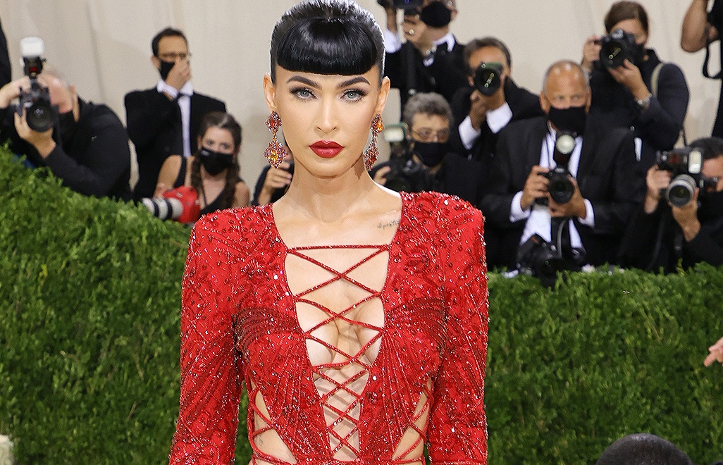 Megan Fox khong thich mac do goi cam hinh anh