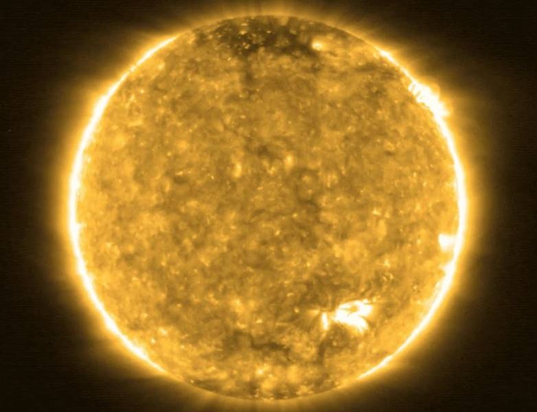 Phat hien bao Mat Troi tu 'lua trai' o goc anh can nhat trong lich su hinh anh