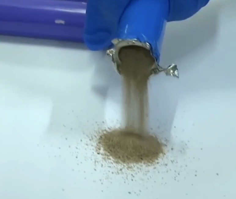 Mua pin du phong Trung Quoc, mo ra chi toan cat hinh anh