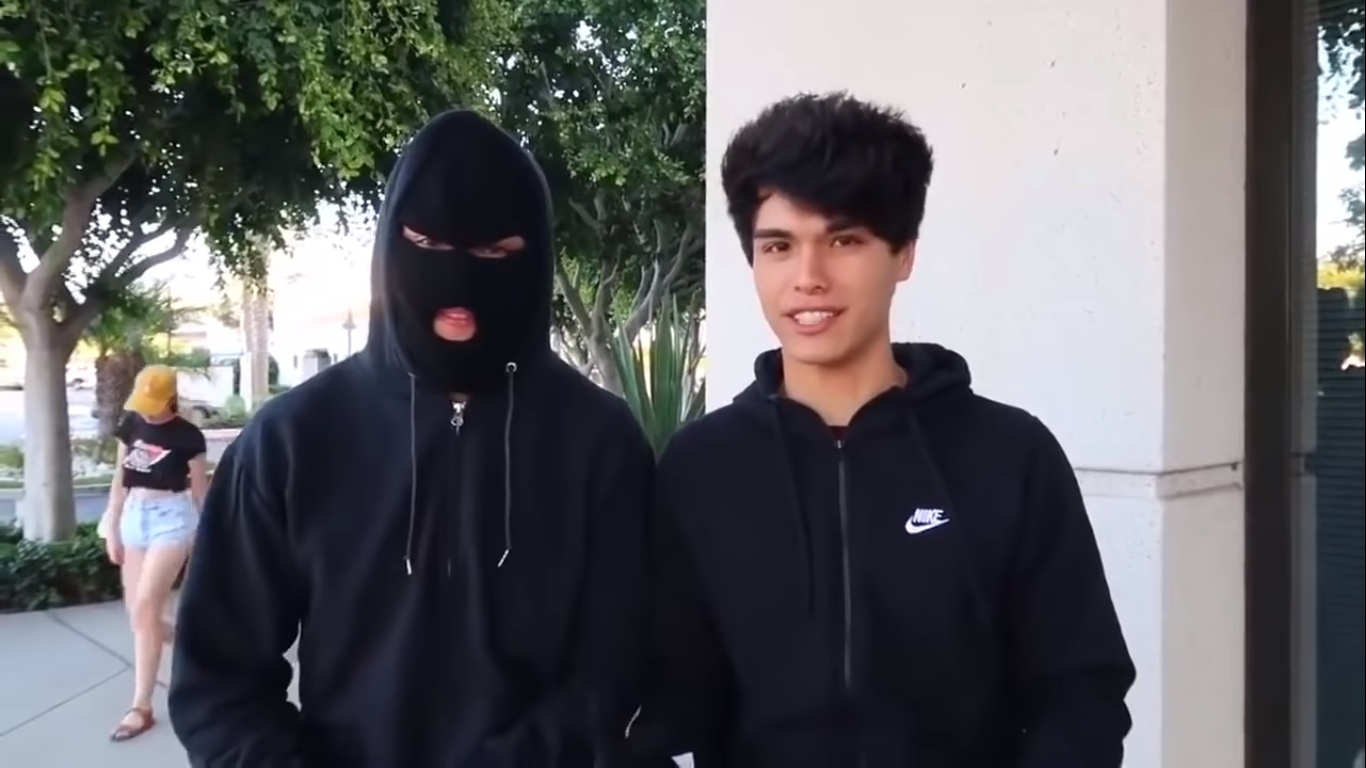 Dong gia cuop ngan hang, hai YouTuber doi mat an tu 4 nam hinh anh