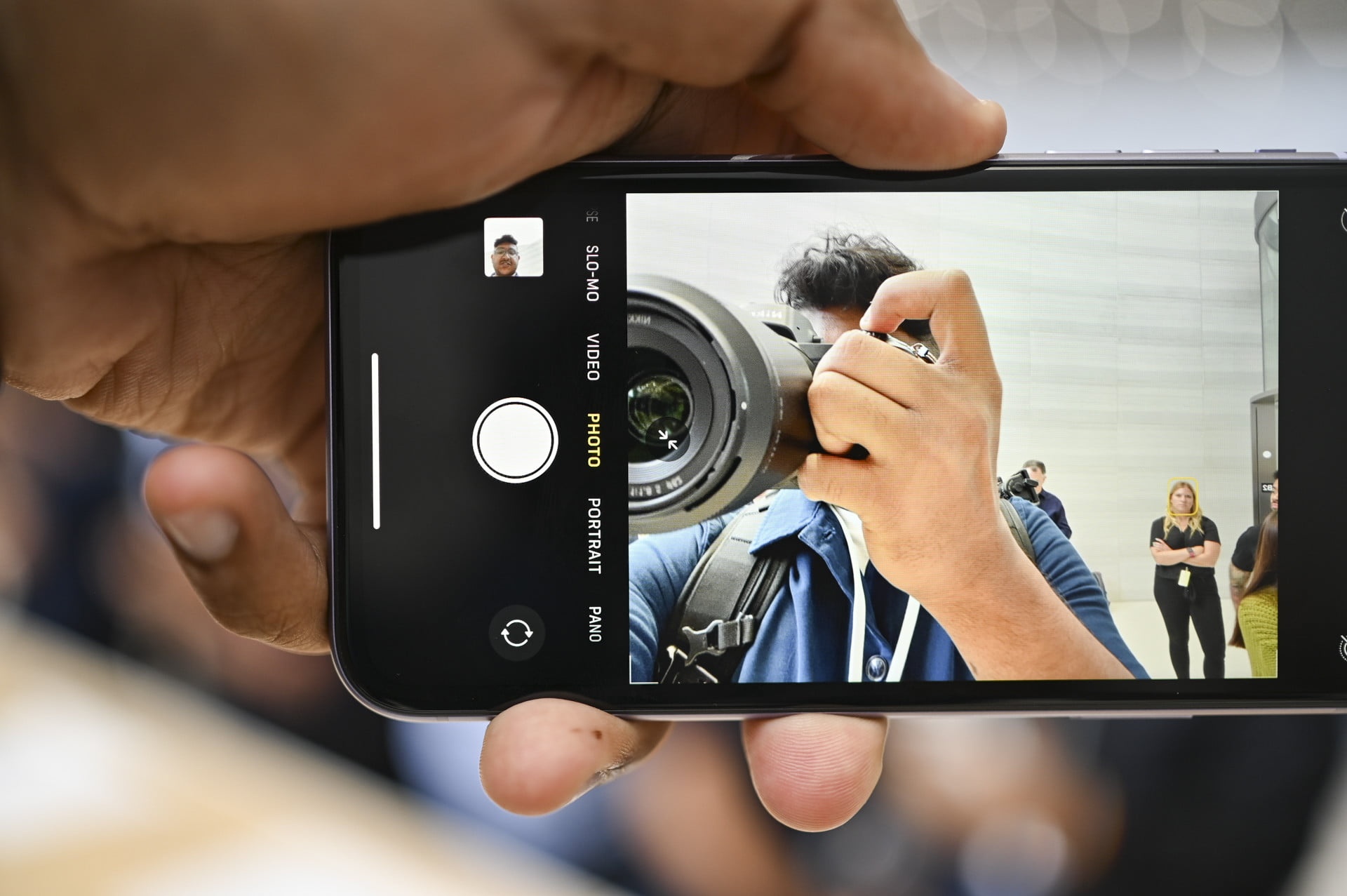 Nhieu tranh cai ve iPhone 12 tai Viet Nam hinh anh