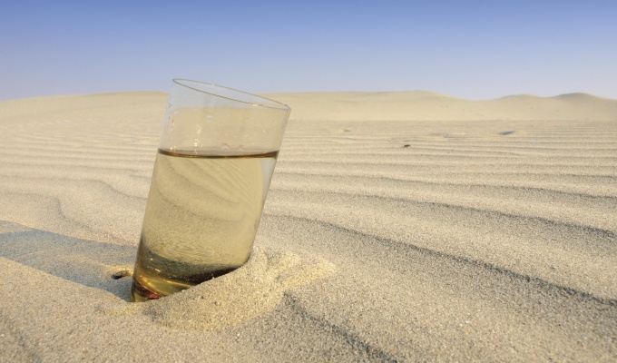 Khong khi kho can cua sa mac co the tro thanh nguon nuoc vo tan hinh anh