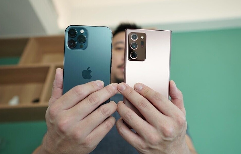 Apple phai nho Samsung giup do hinh anh