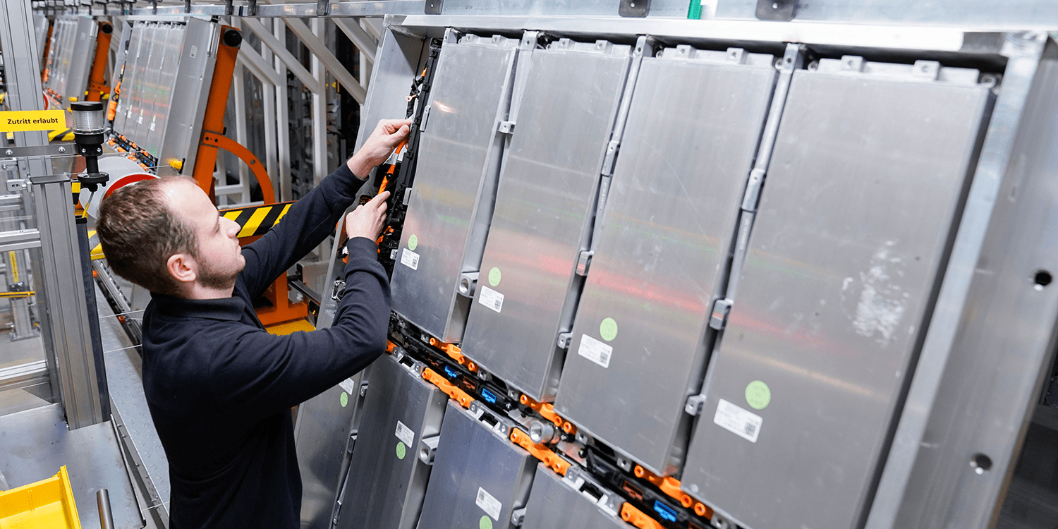 Cong ty san xuat pin xe dien moi de doa Tesla anh 1