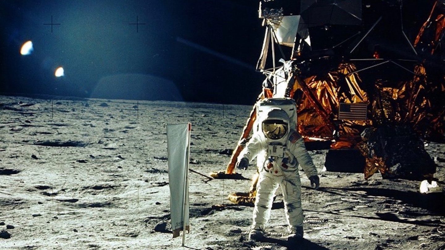 NASA cho Nha Trang muon da Mat Trang 3,9 ty nam tuoi hinh anh