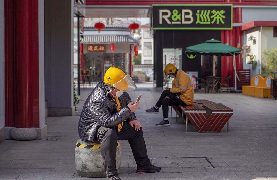 Tai xe giao hang xuyen Tet o Trung Quoc hinh anh