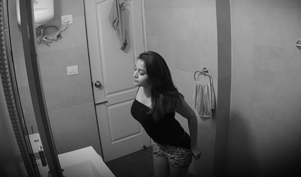 Di tu vi lap camera quay len 13 nu sinh thay do hinh anh