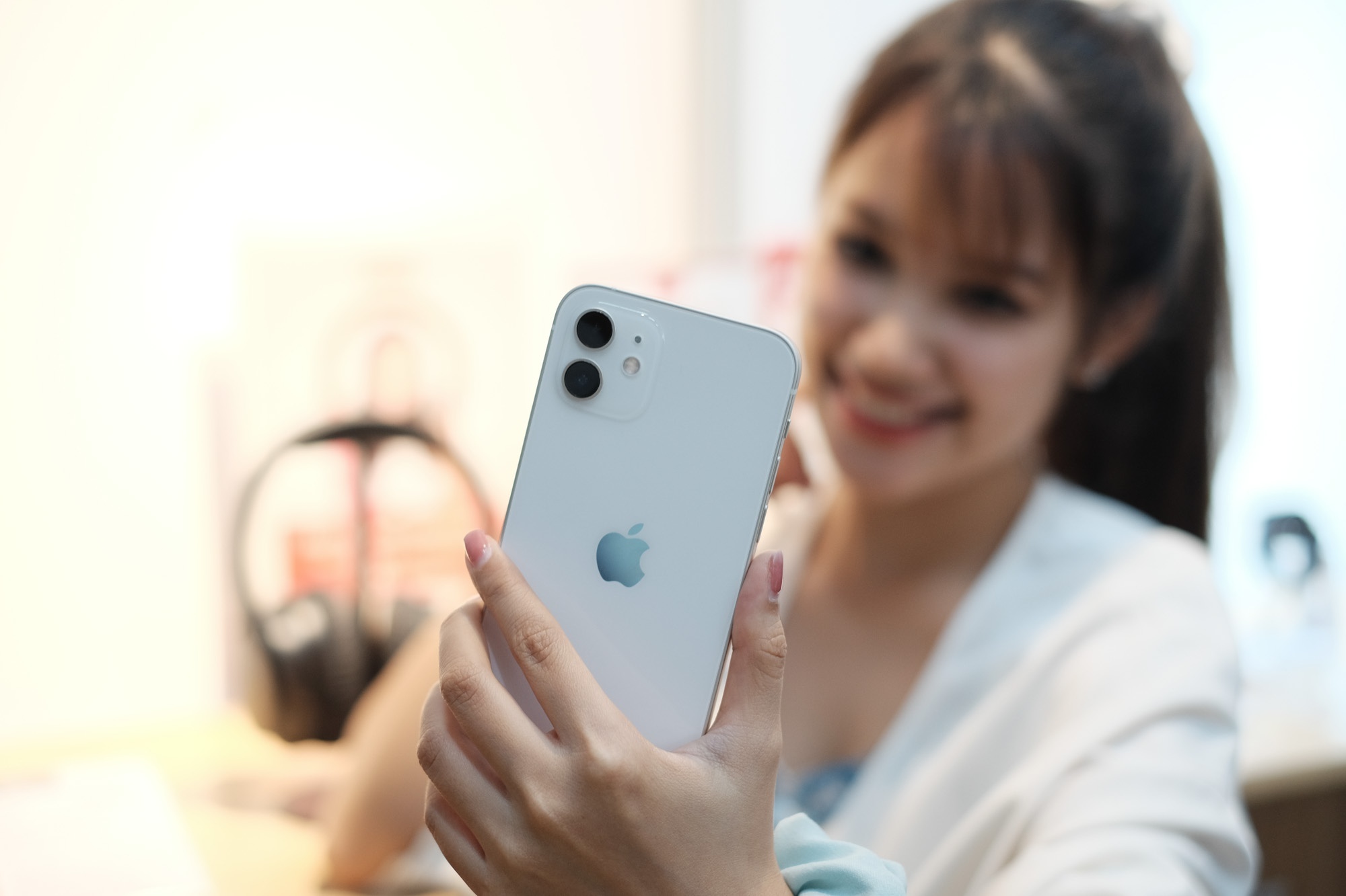 iPhone 12/12 mini giam them den 1 trieu dong anh 1