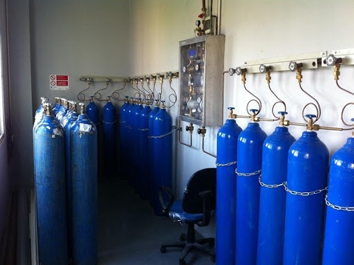 Binh oxy y te e khach, may tao oxy, may do SP02 dat hang hinh anh