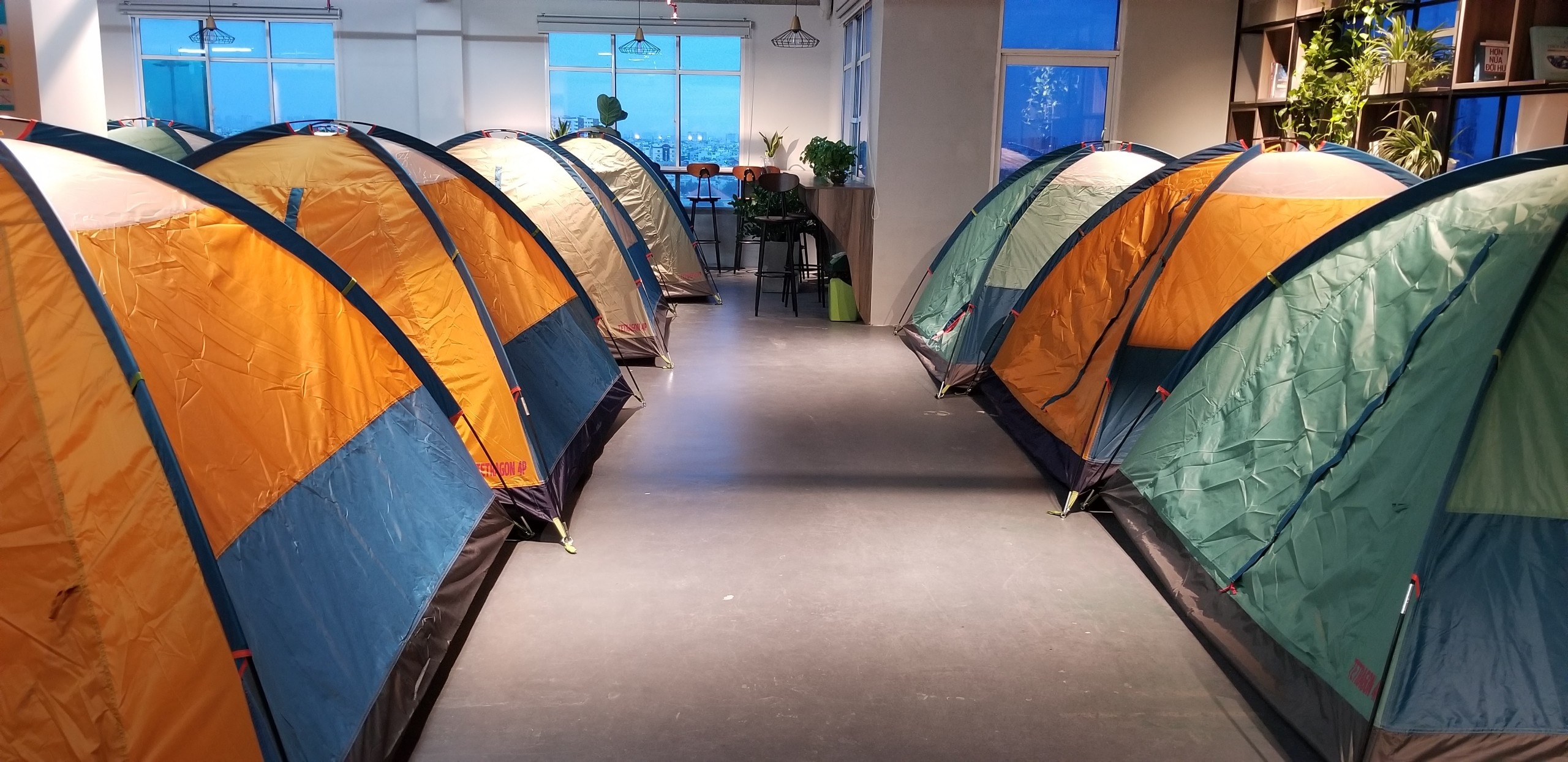 Nhu cau leu luu tru tang manh, nhieu nha may san xuat het nguyen lieu hinh anh