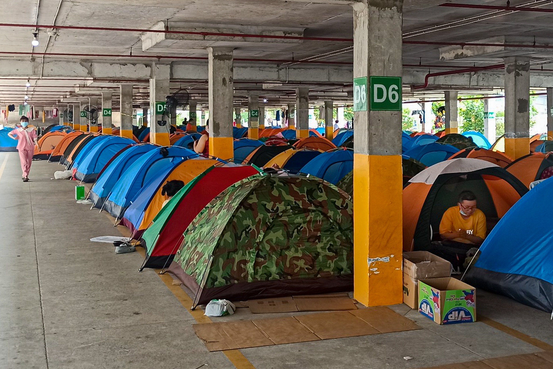 Nhu cau mua leu cho cong nhan cua doanh nghiep tang manh,  mot so nha cung cap chay hang anh 1