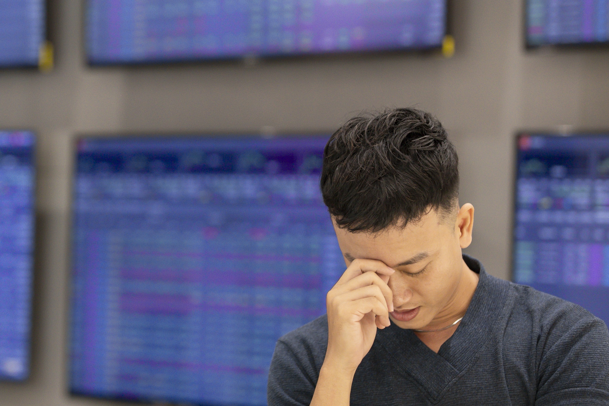 VN-Index giam them gan 40 diem hinh anh