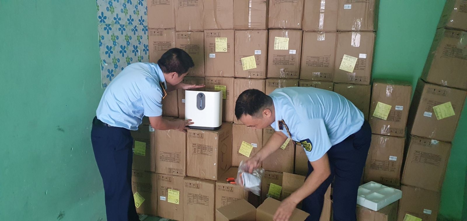 Phat hien lo hang may tao oxy khong ro nguon goc anh 1