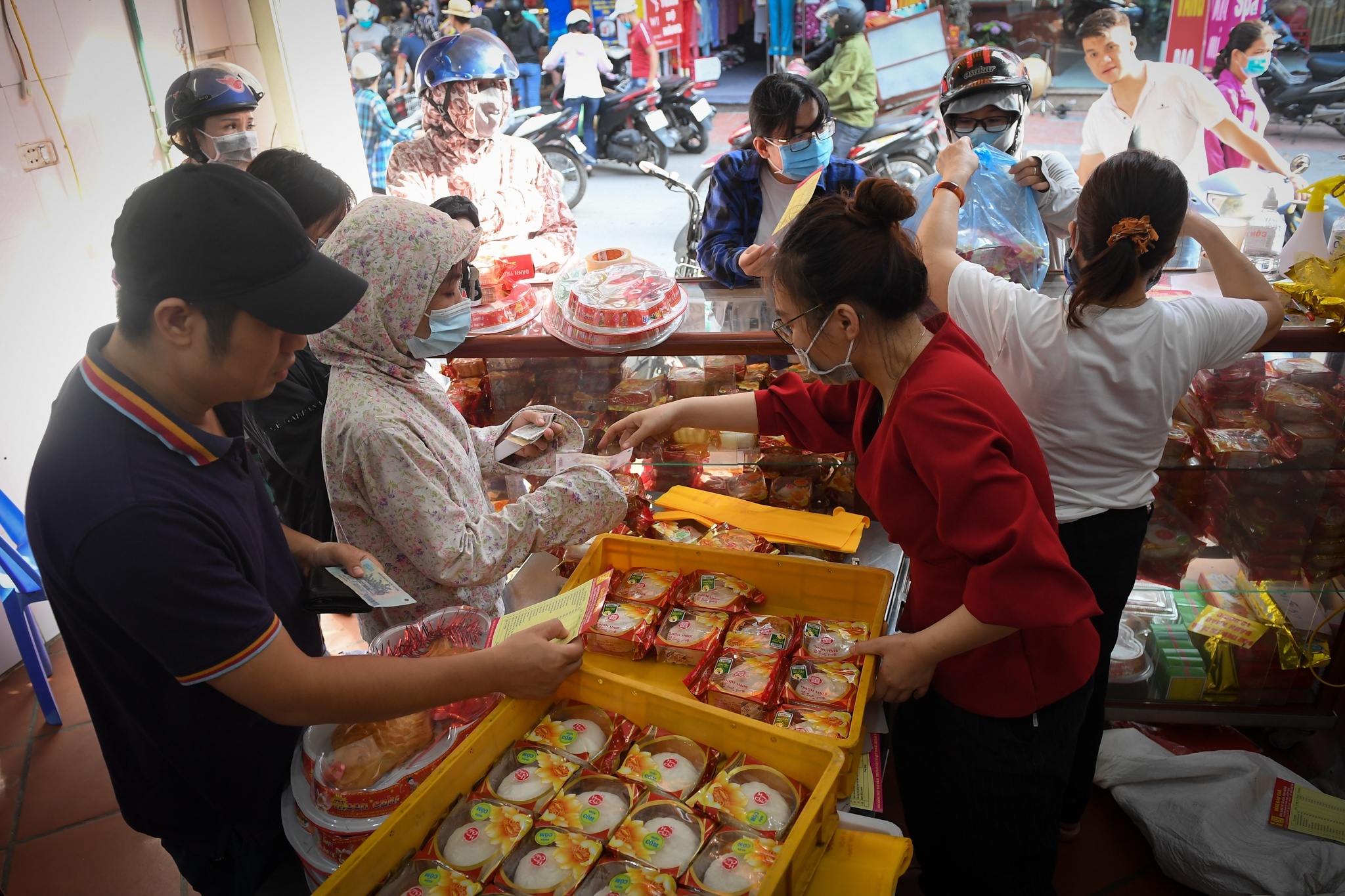 Banh Trung thu ve dau khi khong the xuong duong? hinh anh